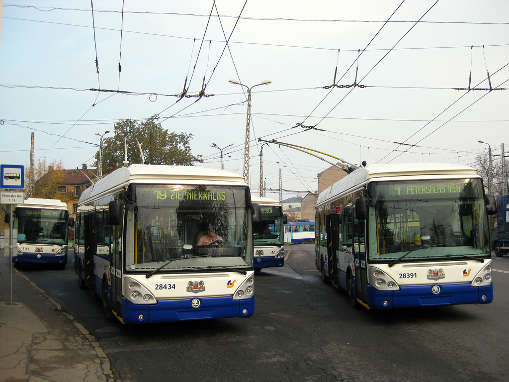 Рига, Škoda 24Tr Irisbus Citelis № 28434; Рига, Škoda 24Tr Irisbus Citelis № 28391 Рига, Škoda 24Tr Irisbus Citelis № 28434; Рига, Škoda 24Tr Irisbus Citelis № 28391