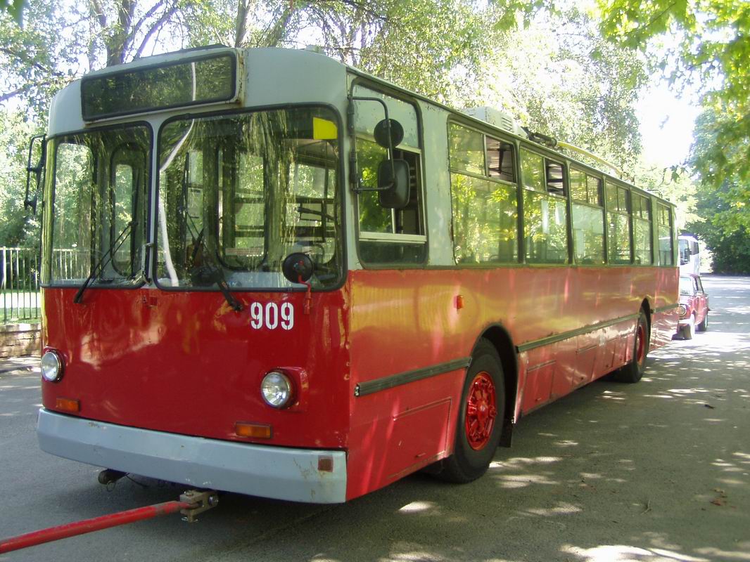 Будапешт, ЗиУ-682УВ № 909; Сольнок — Разные фотографии
