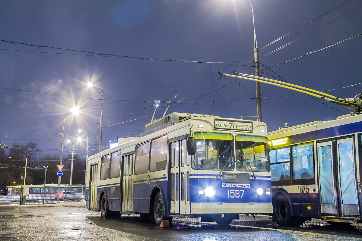 Москва, ЗиУ-682ГМ1 (с широкой передней дверью) № 1587