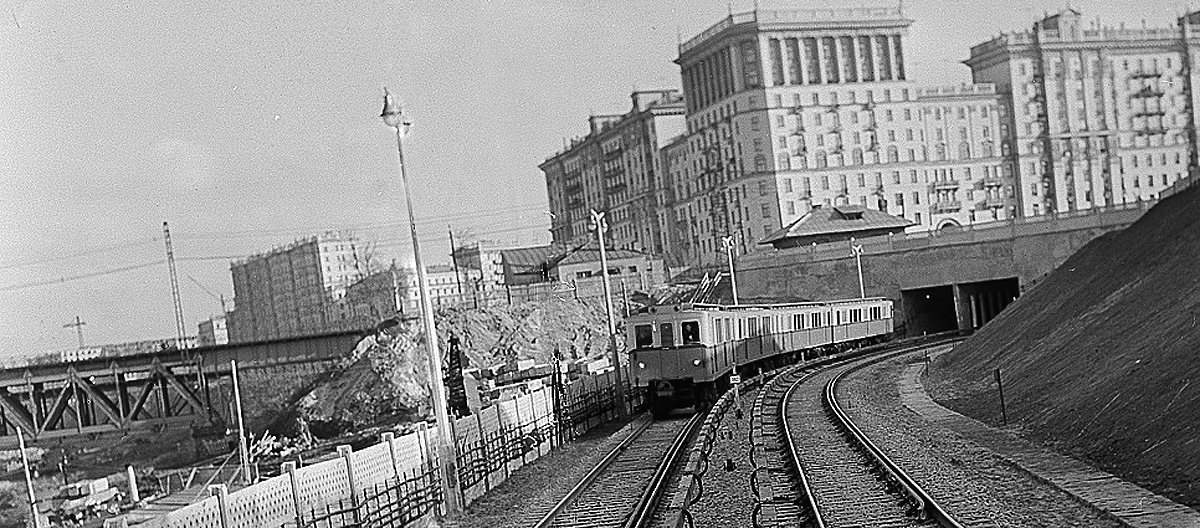 Москва — Метрополитен — [4] Филёвская линия; Москва — Метрополитен — Подвижной состав — В