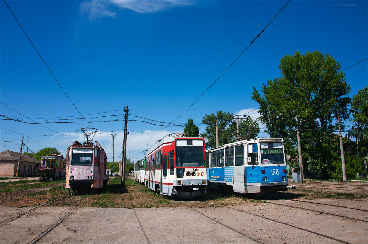 Луганск, ТК-28 № РТ-1; Луганск, ЛТ-10 № 207; Луганск, 71-605 (КТМ-5М3) № 186