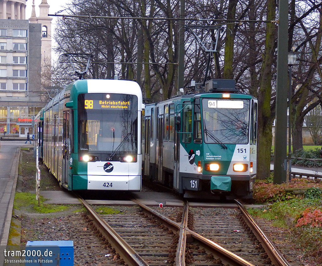 Потсдам, Stadler Variobahn № 424; Потсдам, Tatra KT4DMC № 151