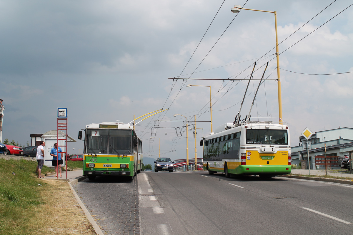 Жилина, Škoda 15Tr10/7 № 203; Жилина, Škoda 30Tr SOR № 258