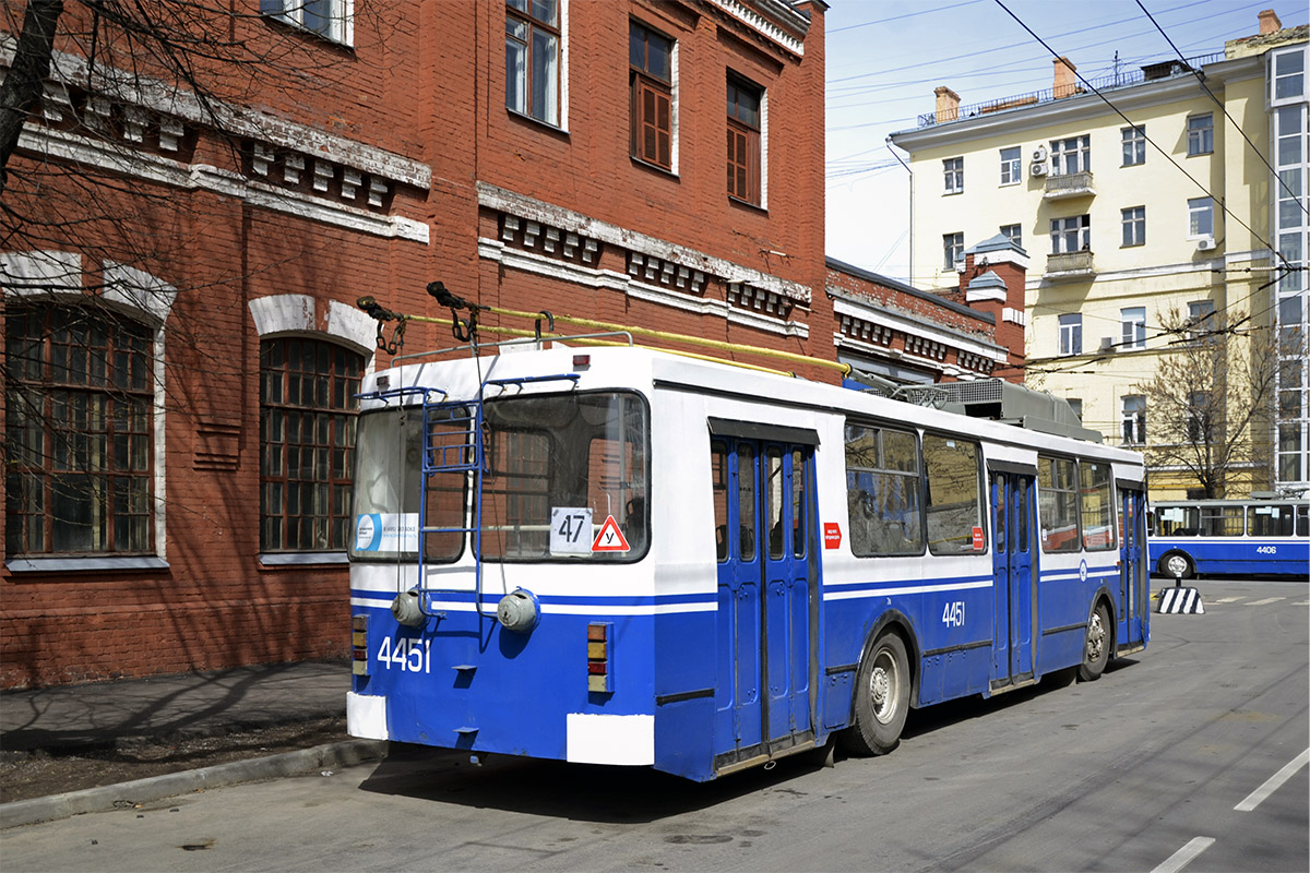 Москва, ЗиУ-682ГМ1 (с широкой передней дверью) № 4451 Москва, ЗиУ-682ГМ1 (с широкой передней дверью) № 4451