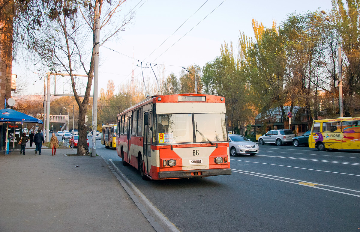 Ереван, Škoda 14Tr02/6 № 86