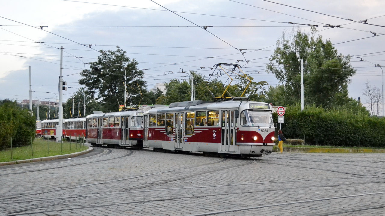 Прага, Tatra T3R.PLF № 8254