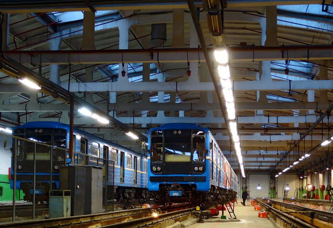 Екатеринбург, 81-717.5 (ЛВЗ/ВМ) № 8915