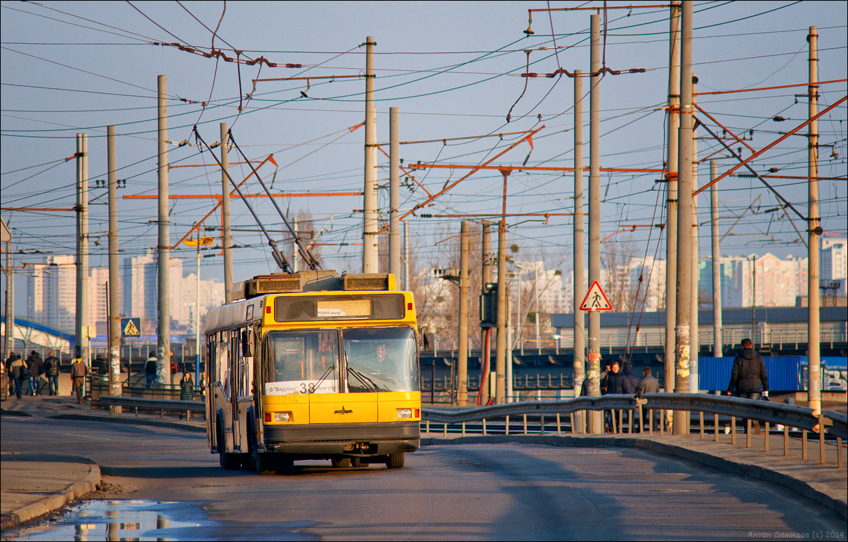 Киев, МАЗ-103Т № 1714