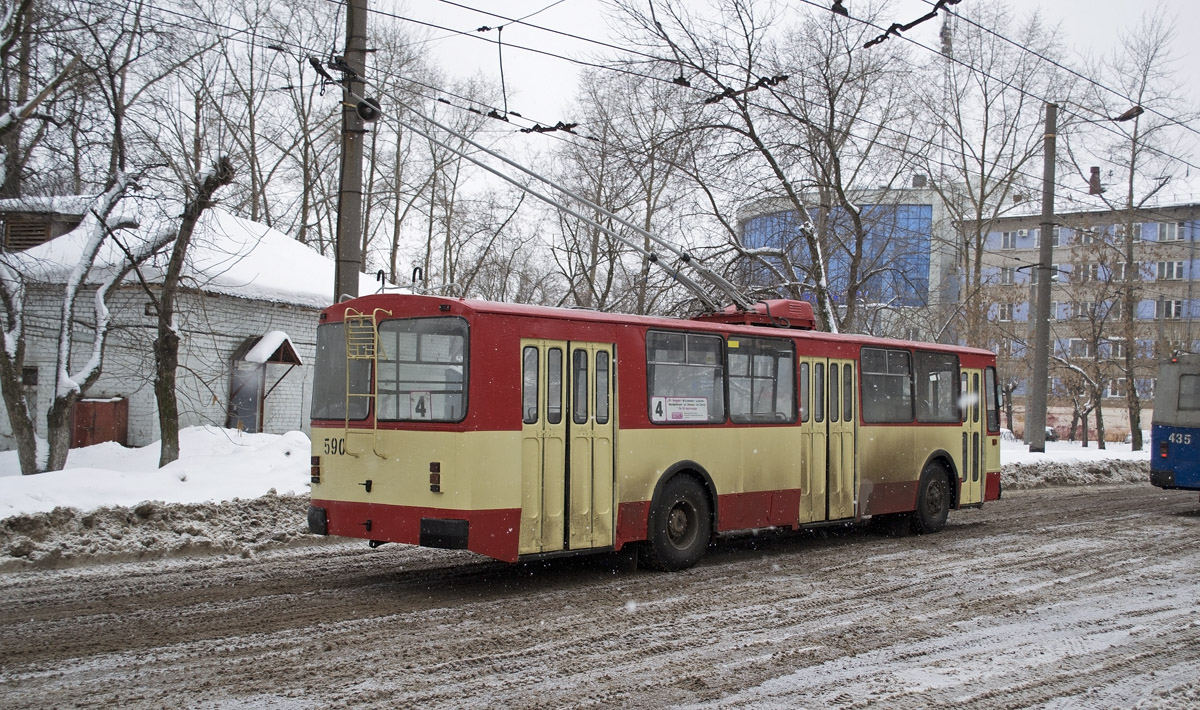 Kirov, ZiU-682UV # 590