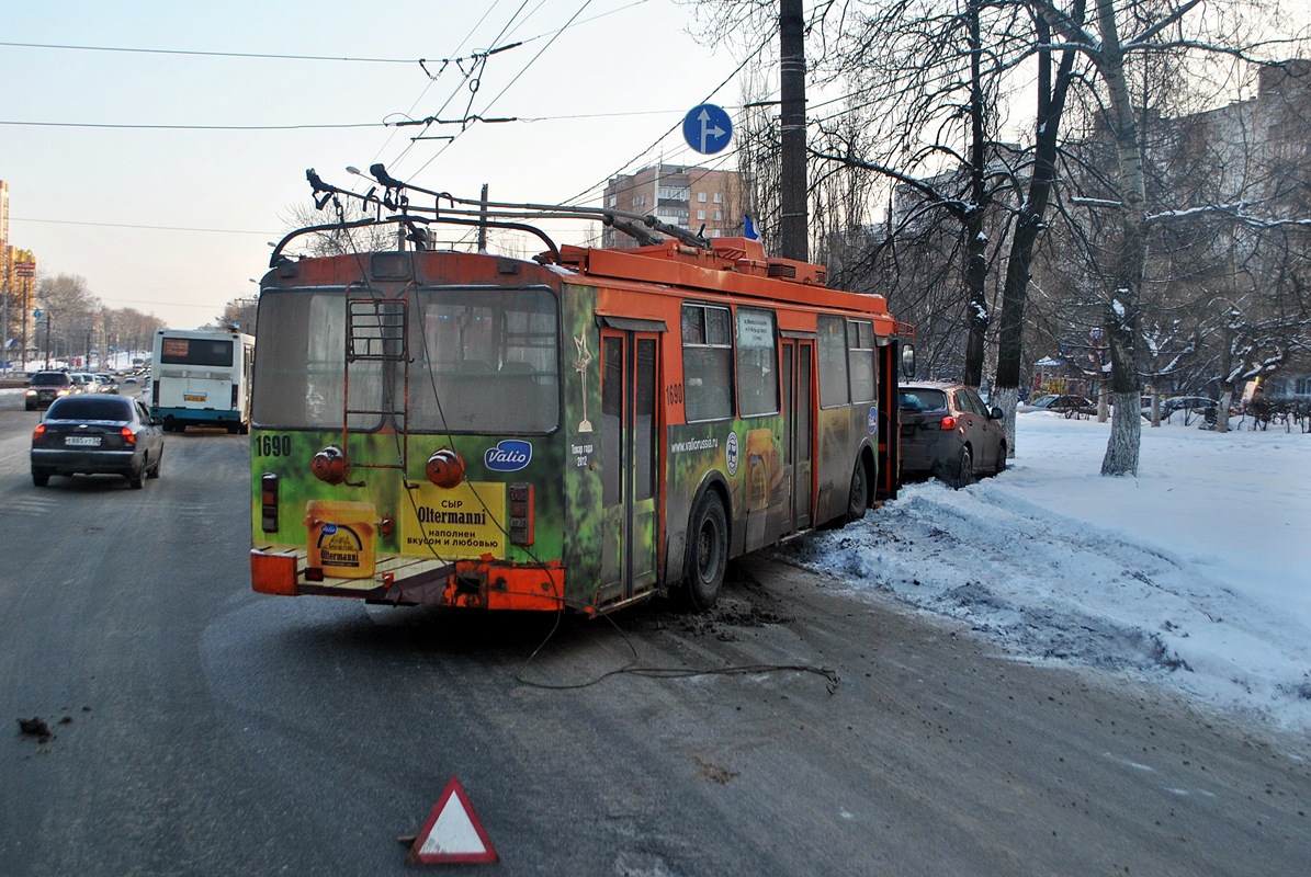 Nizhny Novgorod, ZiU-682G-016.03 № 1690; Nizhny Novgorod — Incidents Nizhny Novgorod, ZiU-682G-016.03 № 1690; Nizhny Novgorod — Incidents