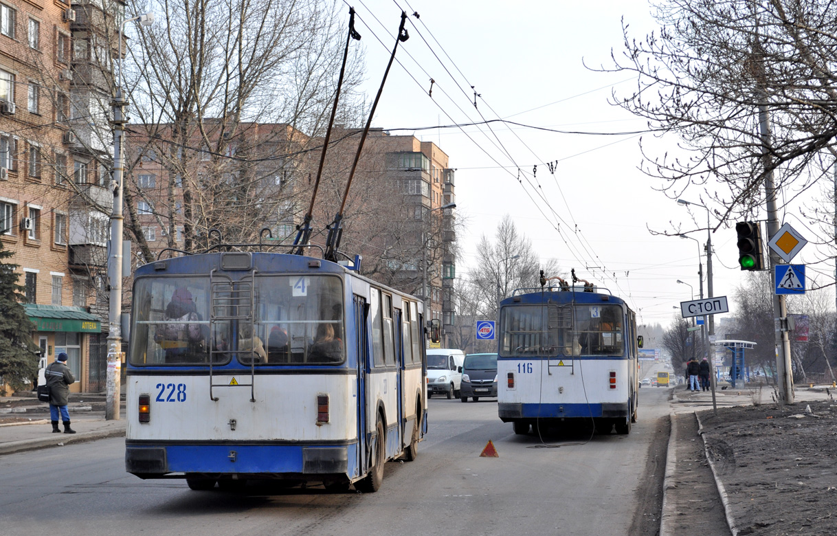 Макеевка, ЗиУ-682Г [Г00] № 228; Макеевка, ЗиУ-682В-012 [В0А] № 116