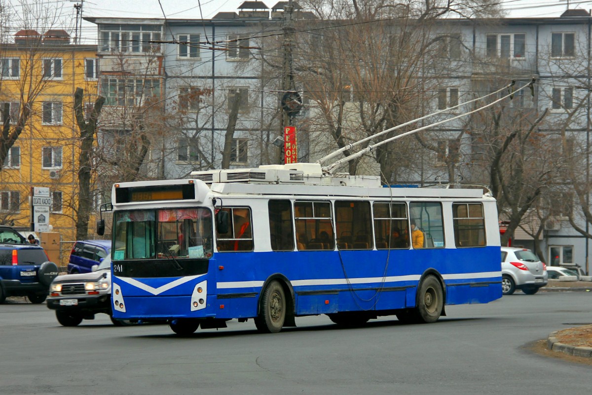 Владивосток, ЗиУ-682Г-016.02 № 241