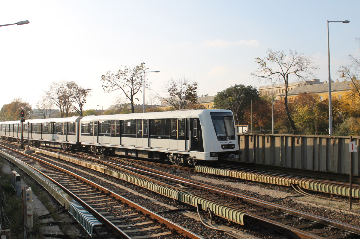 Будапешт, Alstom Metropolis AM5-M2 № 424