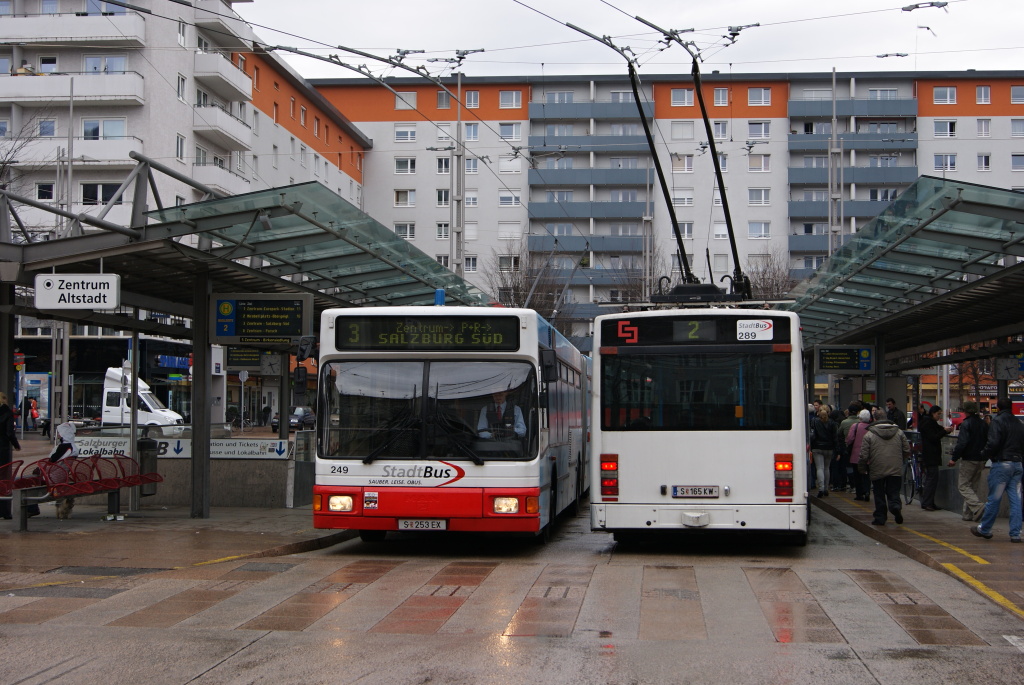 Зальцбург, Gräf & Stift J13 NGT204 M16 № 249; Зальцбург, Van Hool AG 300T № 289