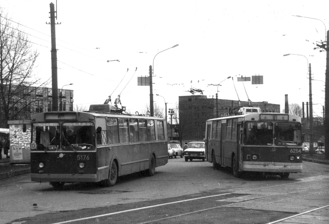 Санкт-Петербург, ЗиУ-682В № 5176; Санкт-Петербург, ЗиУ-682В № 6254