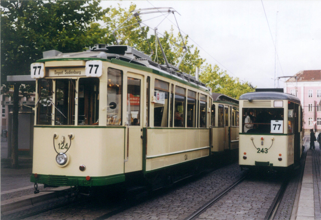 Magdeburg, Christoph & Unmack 2-axle motor car № 124; Magdeburg, Uerdingen KSW trailer car № 243