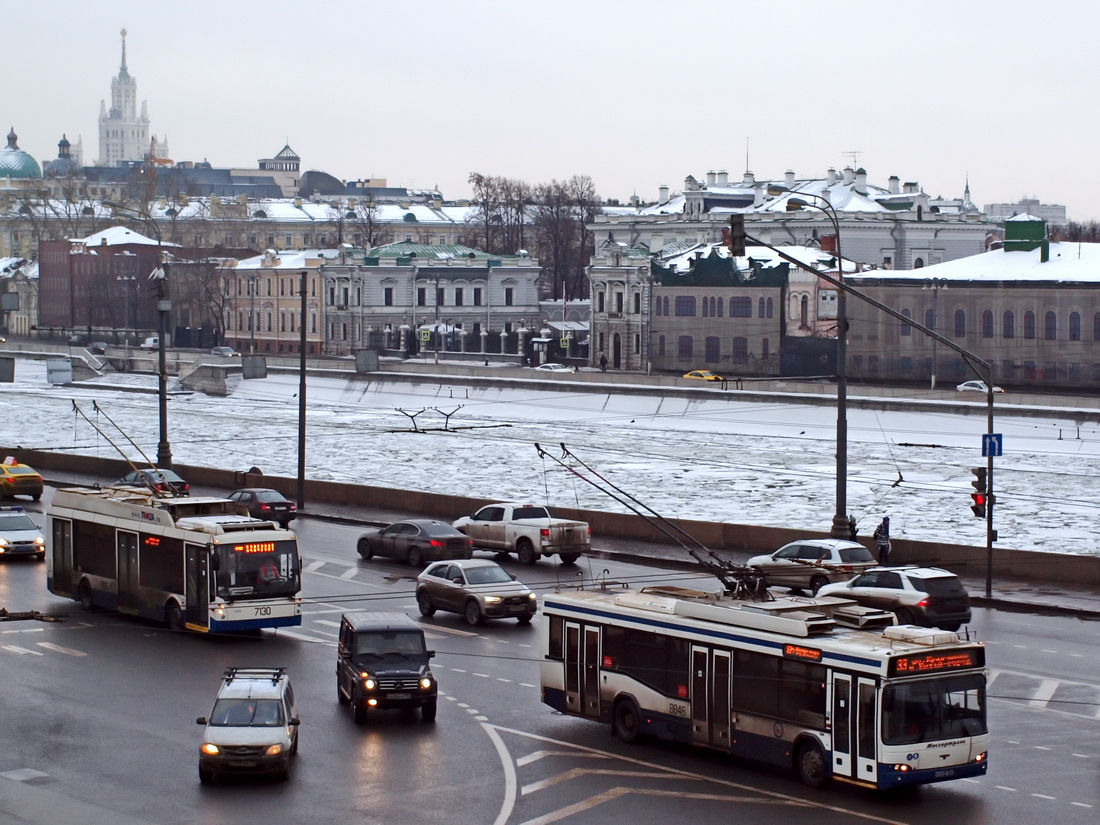 Москва, Тролза-5265.00 «Мегаполис» № 7130; Москва, СВАРЗ-МАЗ-6235.00 № 8846