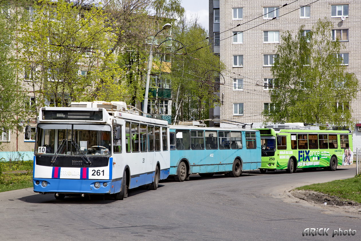 Владимир, ЗиУ-682Г-016.04 № 261; Владимир, ЗиУ-682Г-012 [Г0А] № 452; Владимир, ЗиУ-682Г-016.04 № 250