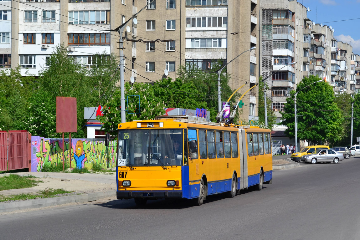 Львів, Škoda 15Tr03/6 № 607