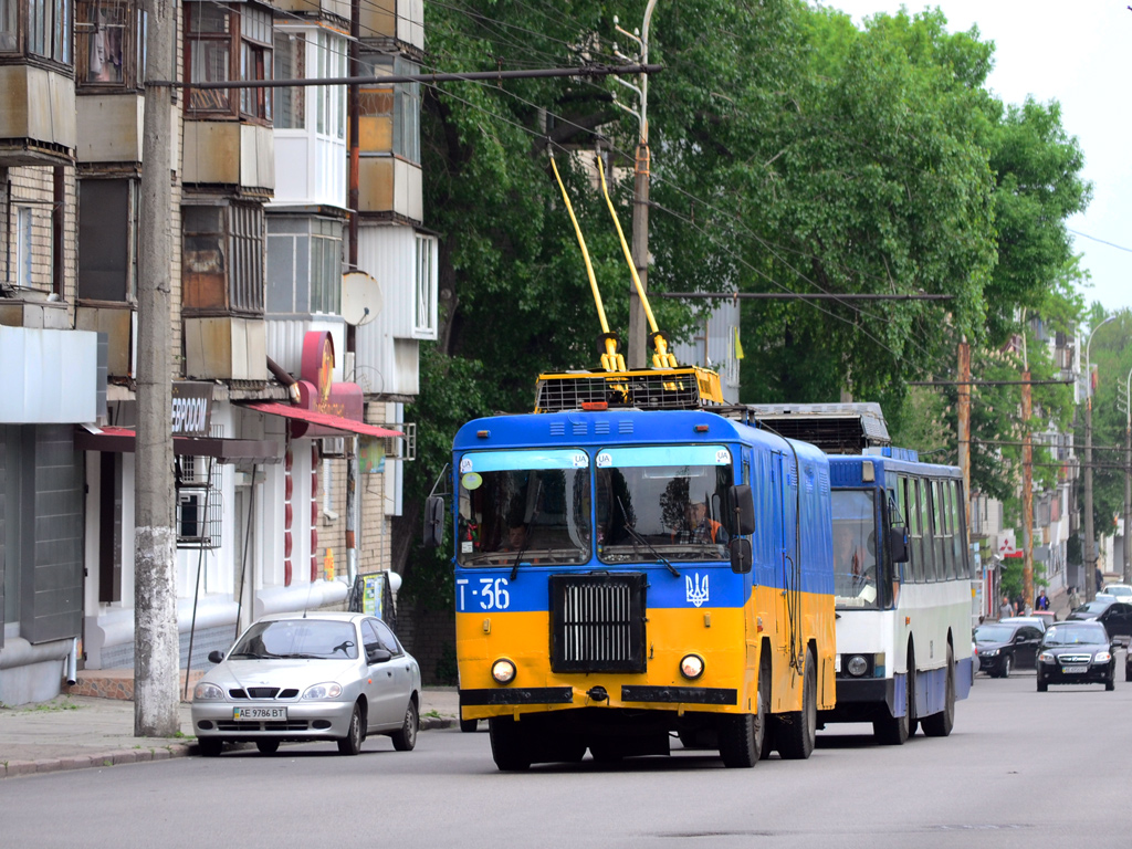 Днепр, КТГ-1 № Т-36; Днепр, ЮМЗ Т2 № 2523