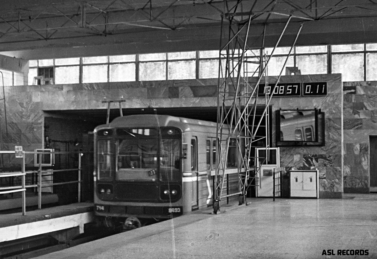 Санкт-Петербург, 81-717 (ЛВЗ) № 8493