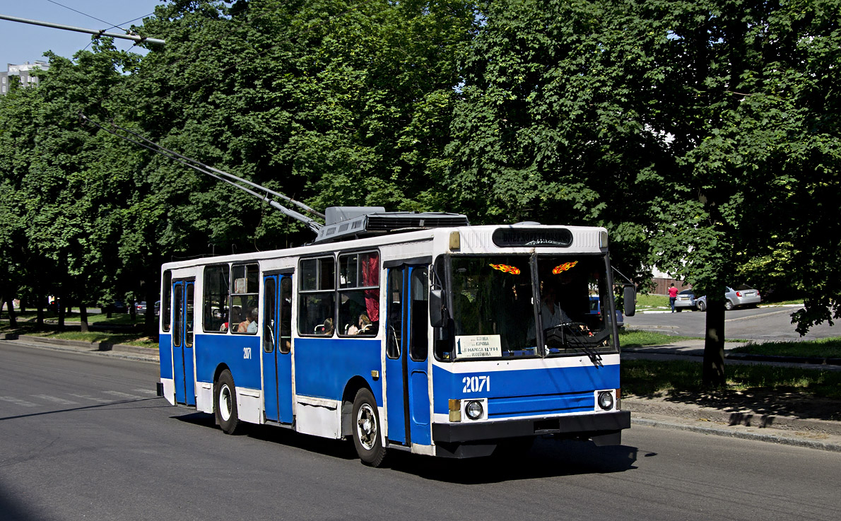 Днепр, ЮМЗ Т1Р (Т2П) № 2071
