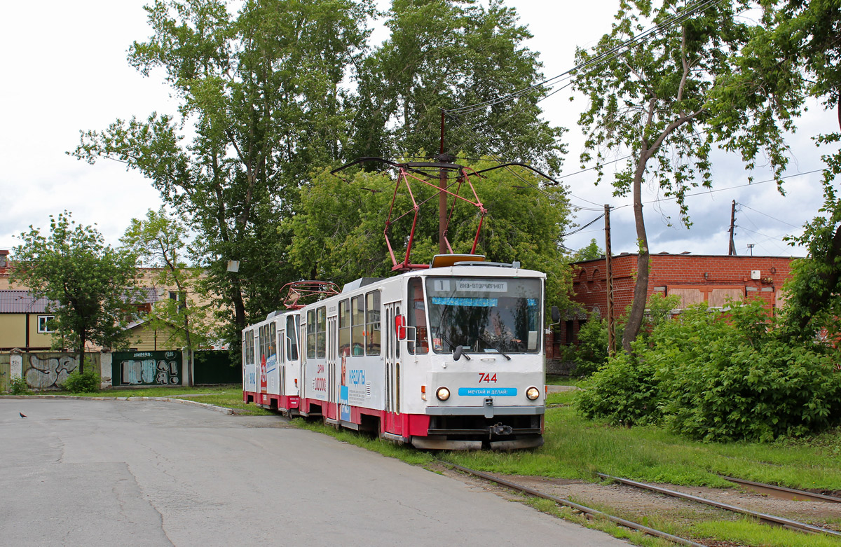 Yekaterinburg, Tatra T6B5SU № 744