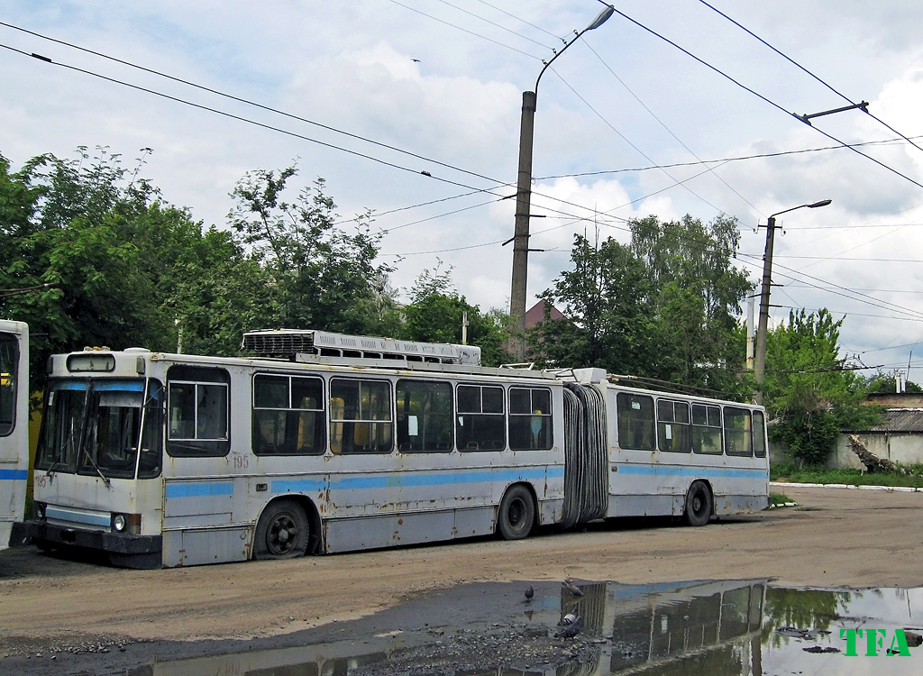 Луцк, ЮМЗ Т1 № 195