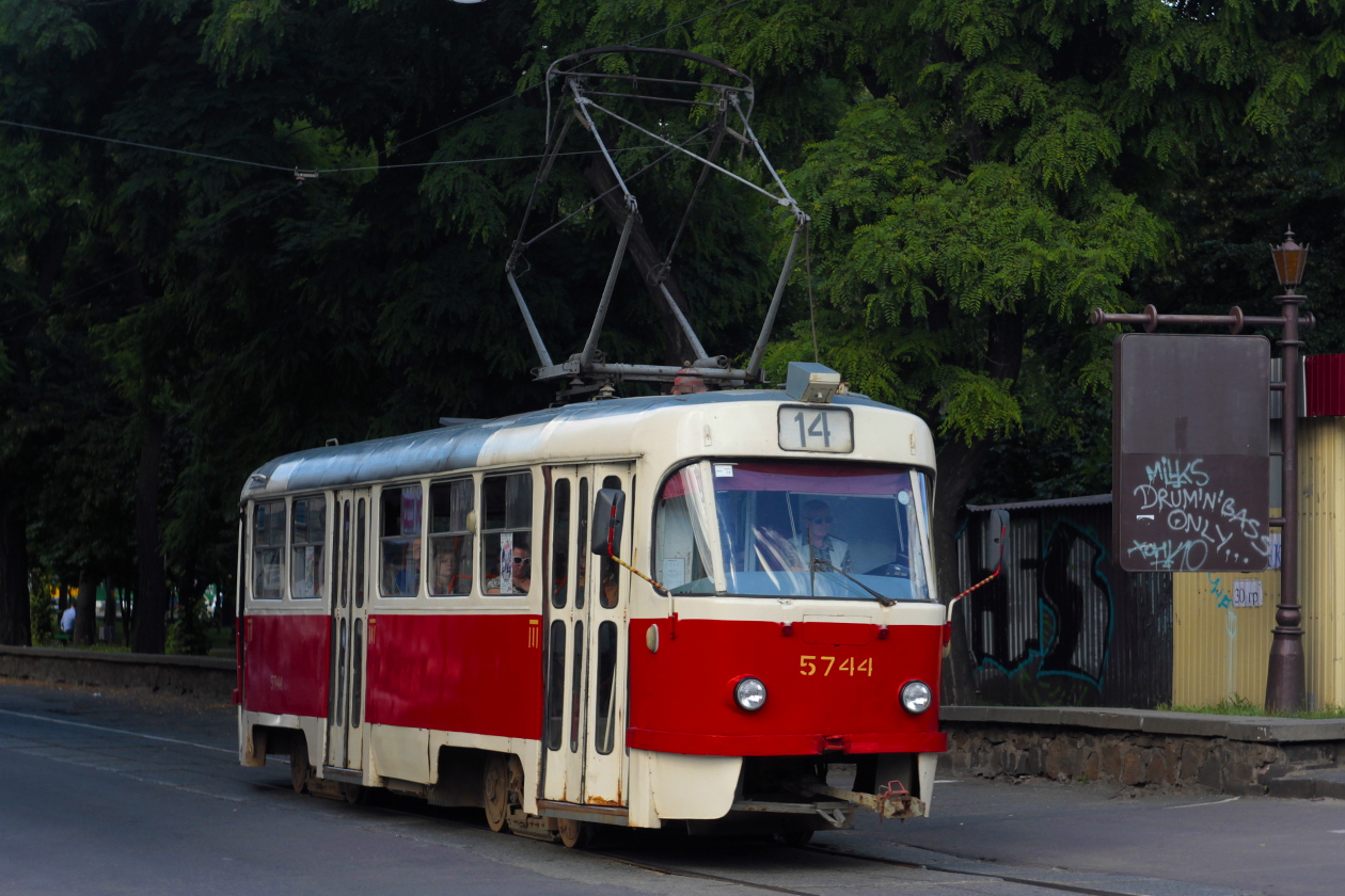 Киев, Tatra T3SU № 5744