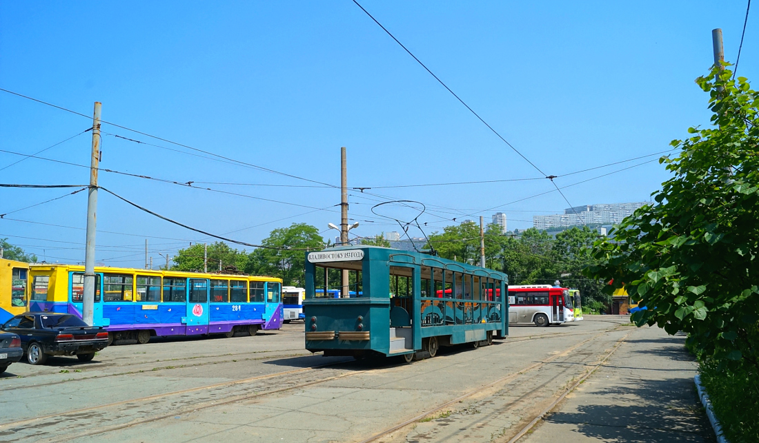 Владивосток, РВЗ-6М2 № 251; Владивосток — Ретро-вагон