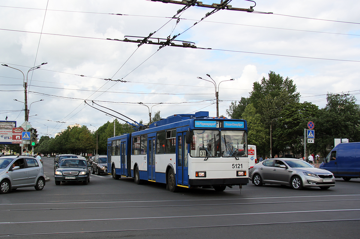 Sankt Petersburg, VMZ-6215 Nr. 5121