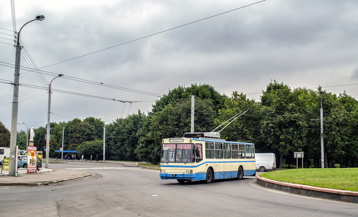 Ровно, ЮМЗ Т2 № 121