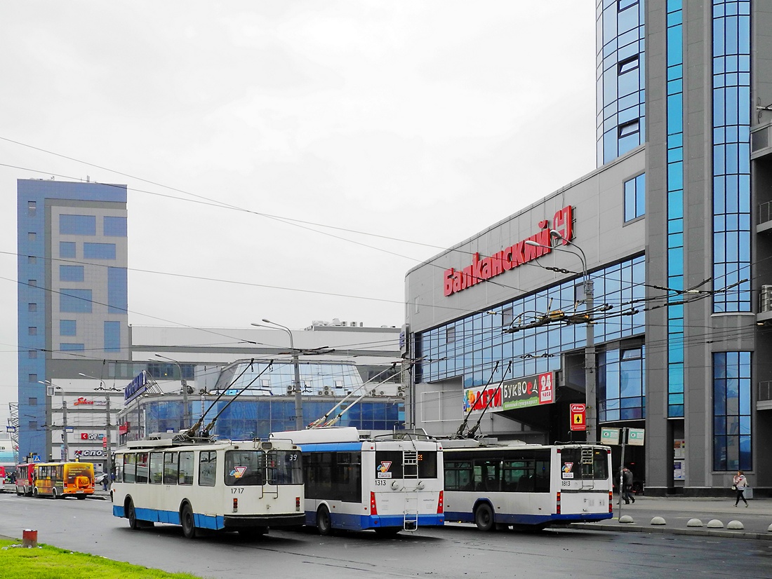 Санкт-Петербург, ВМЗ-170 № 1717; Санкт-Петербург, Тролза-5265.00 «Мегаполис» № 1313; Санкт-Петербург, ВМЗ-5298.01 (ВМЗ-463) № 1813; Санкт-Петербург — Конечные станции и разворотные кольца