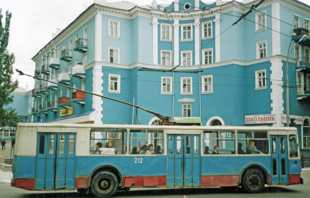 Макеевка, ЗиУ-682В [В00] № 212; Макеевка — Фотографии из коллекции Сергея Тархова — 30.08.2001