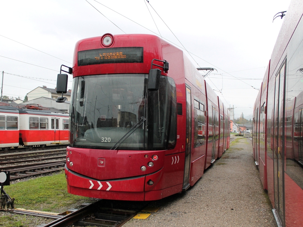 Гмунден – Форхдорф – Ламбах, Bombardier Flexity Outlook № 320