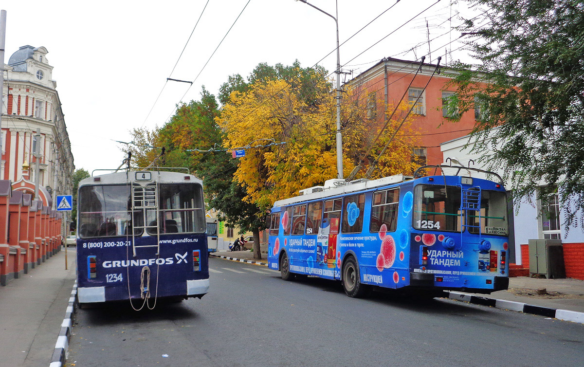 Saratov, ZiU-682G-012 [G0A] # 1234; Saratov, ZiU-682G-016.02 # 1254