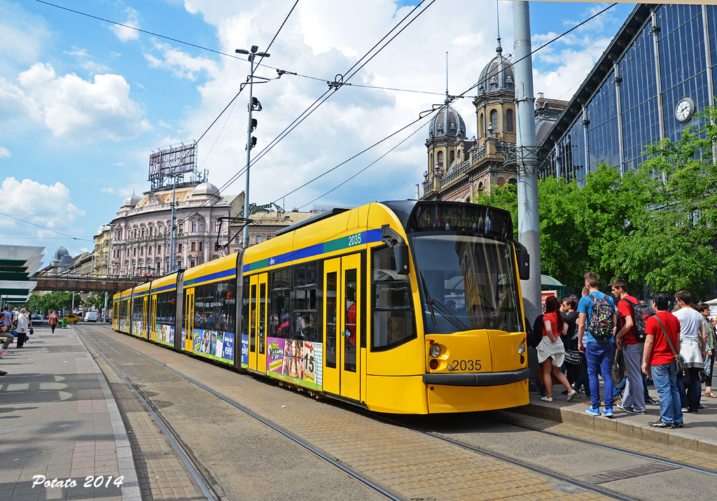 Budapest, Siemens Combino Supra NF12B Nr. 2035