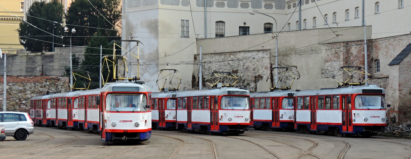 Ołomuniec, Tatra T3R.P Nr 153; Ołomuniec, Tatra T3SUCS Nr 172; Ołomuniec, Tatra T3 Nr 141 Ołomuniec, Tatra T3R.P Nr 153; Ołomuniec, Tatra T3SUCS Nr 172; Ołomuniec, Tatra T3 Nr 141