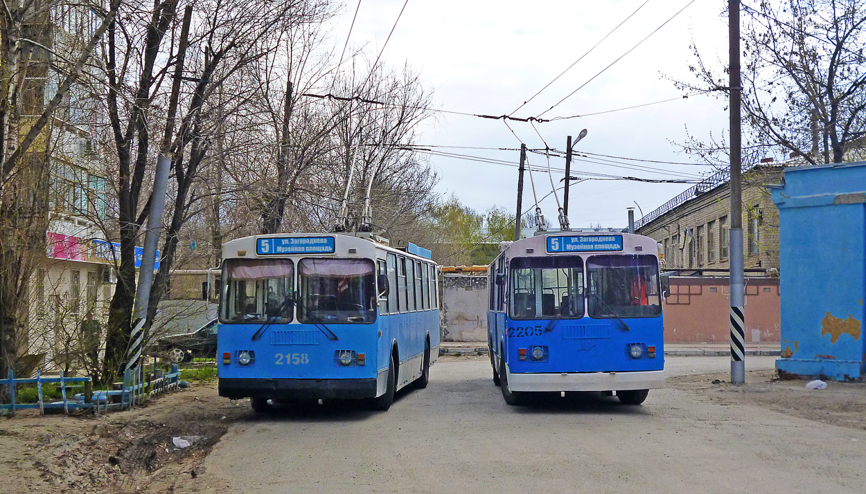 Саратов, ЗиУ-52642 № 2158; Саратов, ЗиУ-682Г-016 (012) № 2205