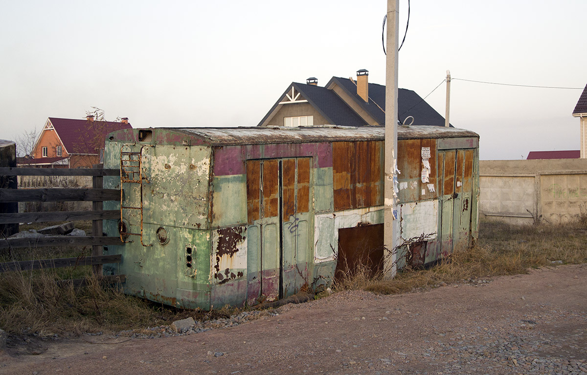 Житомир, ЗиУ-682В [В00] № 1217; Житомир — Cараи, бытовки, голубятни и прочее из списанных ТС