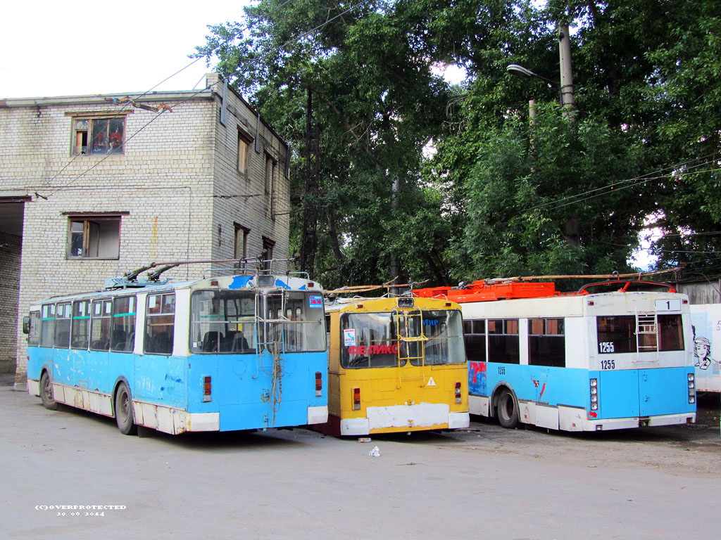 Саратов, ЗиУ-682Г [Г00] № 1221; Саратов, ЗиУ-682Г-012 [Г0А] № 1207; Саратов, Тролза-5275.05 «Оптима» № 1255