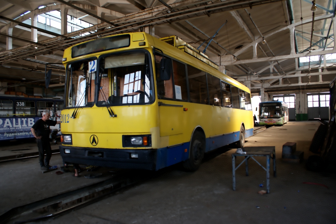 Черновцы, ЛАЗ-52522 № 2012