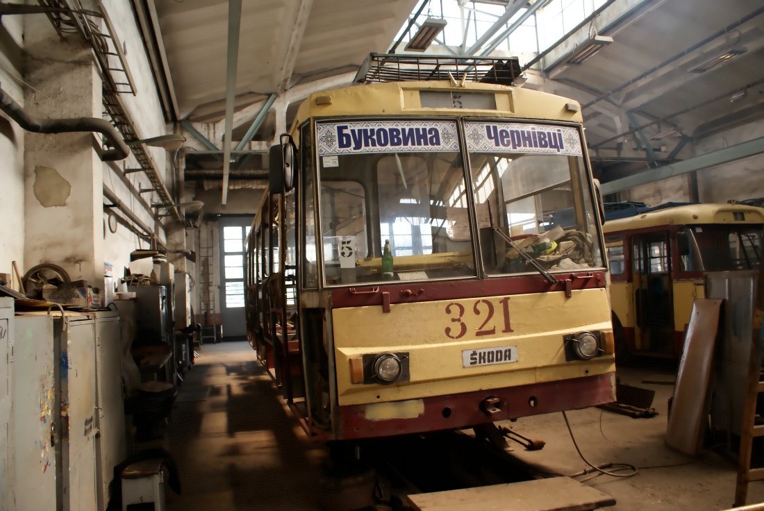 Черновцы, Škoda 14Tr89/6 № 321