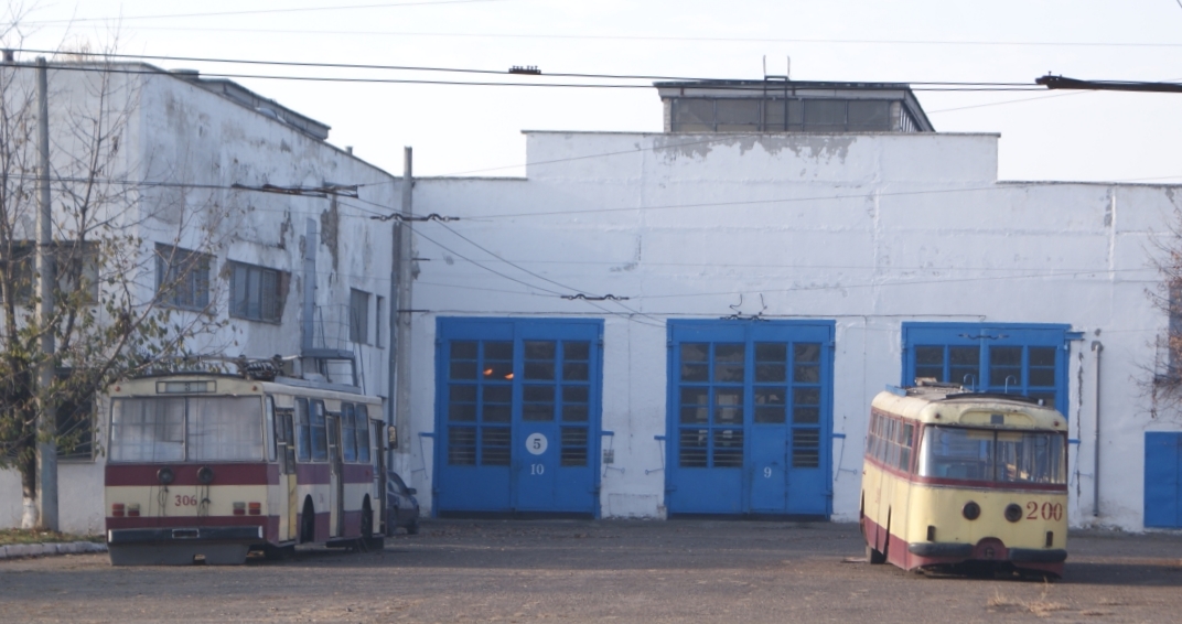 Черновцы, Škoda 14Tr89/6 № 306; Черновцы, Škoda 9TrH25 № 200