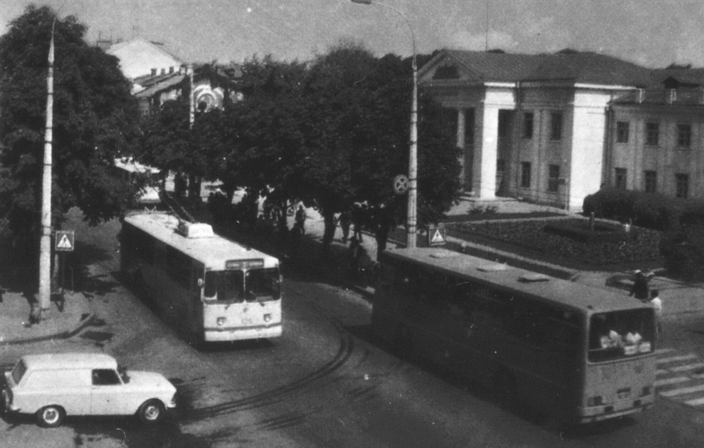 Hmjelnicki, ZiU-682V Br. 135; Hmjelnicki — Historical photos