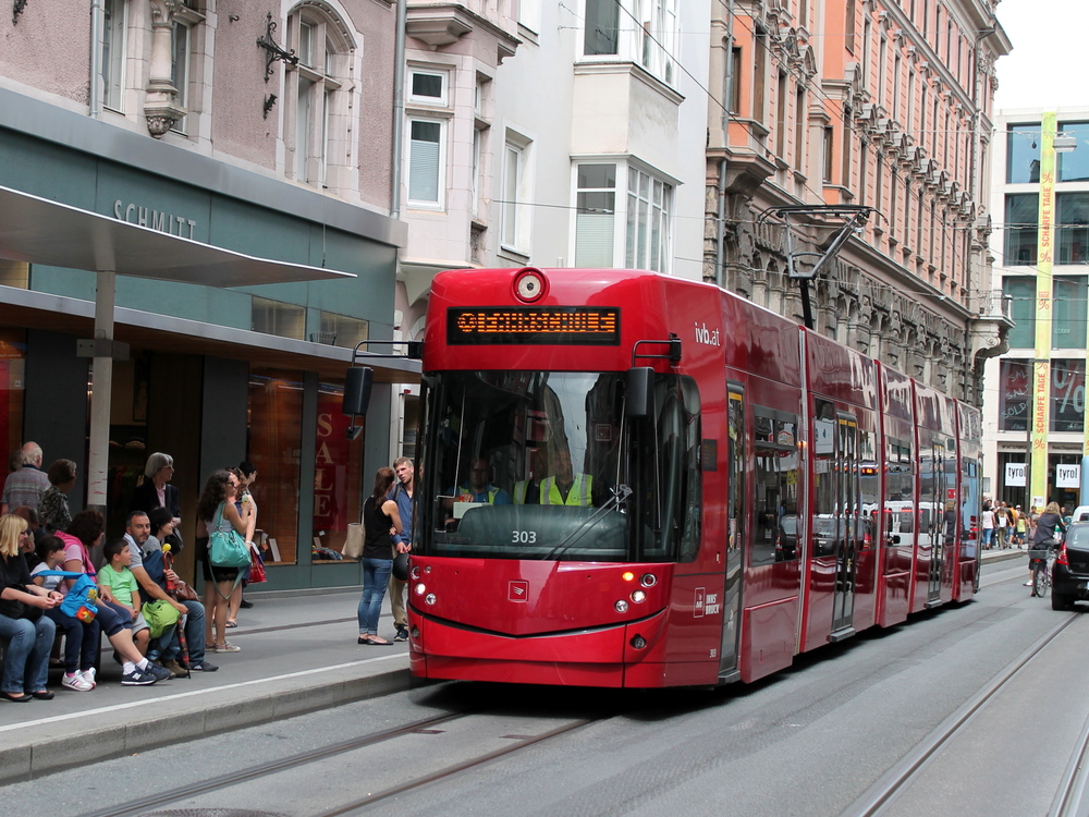 Инсбрук, Bombardier Flexity Outlook № 303