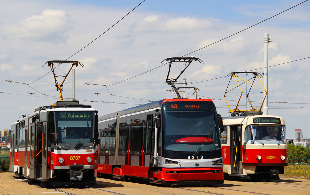 Прага, Tatra T6A5 № 8737; Прага, Škoda 15T1 ForCity Alfa Praha № 9210