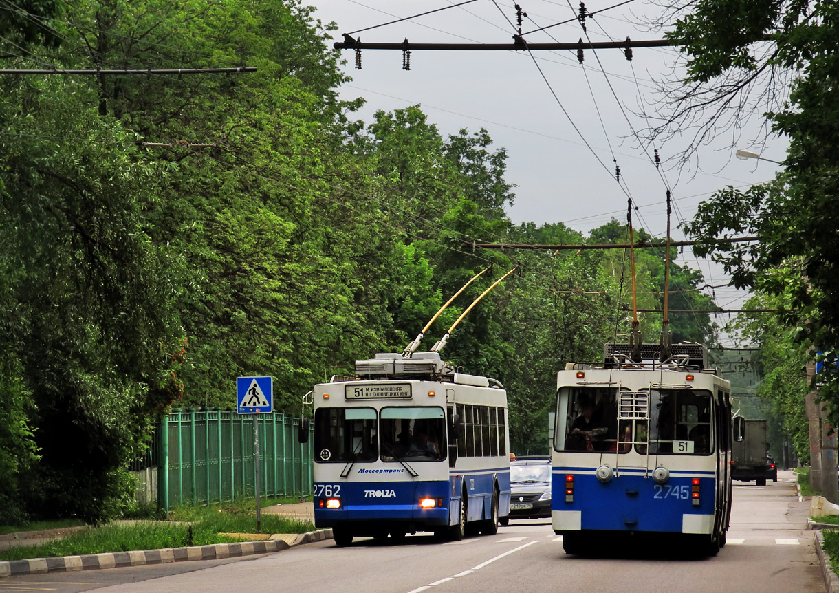 Москва, Тролза-5275.05 «Оптима» (КР МТрЗ) № 2762; Москва, ЗиУ-682ГМ1 (с широкой передней дверью) № 2745