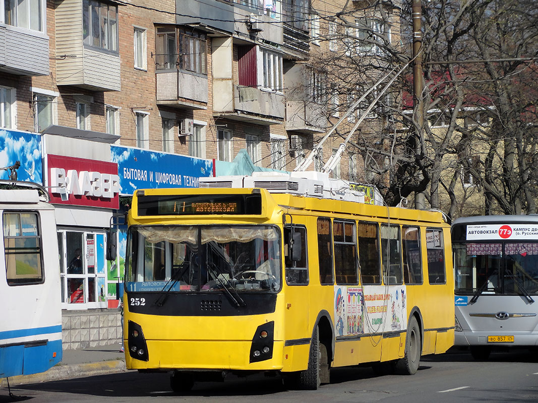 Владивосток, ЗиУ-682Г-016.02 № 252; Владивосток — Тематические  троллейбусы