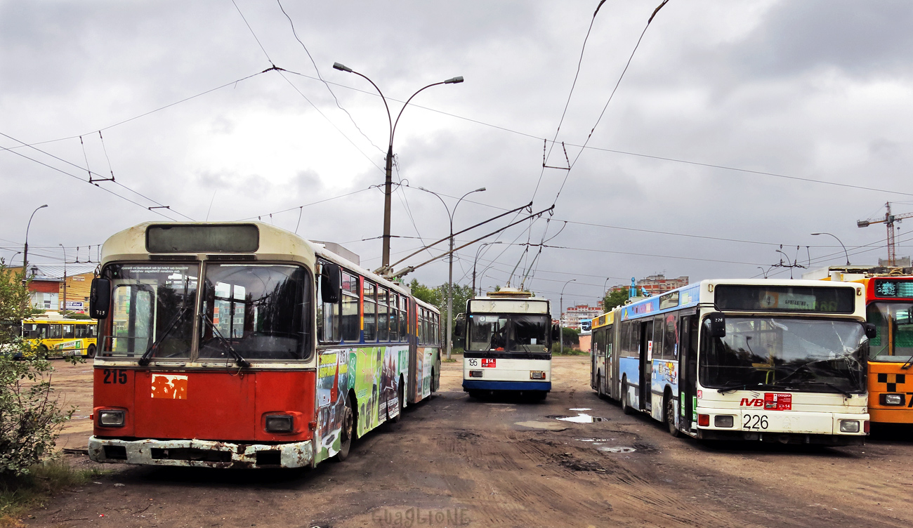 Вологда, Gräf & Stift GE150 M18 № 215; Вологда, ВМЗ-5298.00 (ВМЗ-375) № 195; Вологда, Gräf & Stift J09 NGE152 № 226